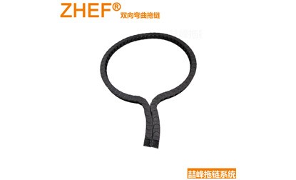 What are the differences between the fully-enclosed energy chain and the semi-enclosed energy chain?